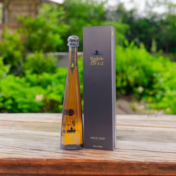 DonJulio 1942 TEQUILA ANEJO - Image 4
